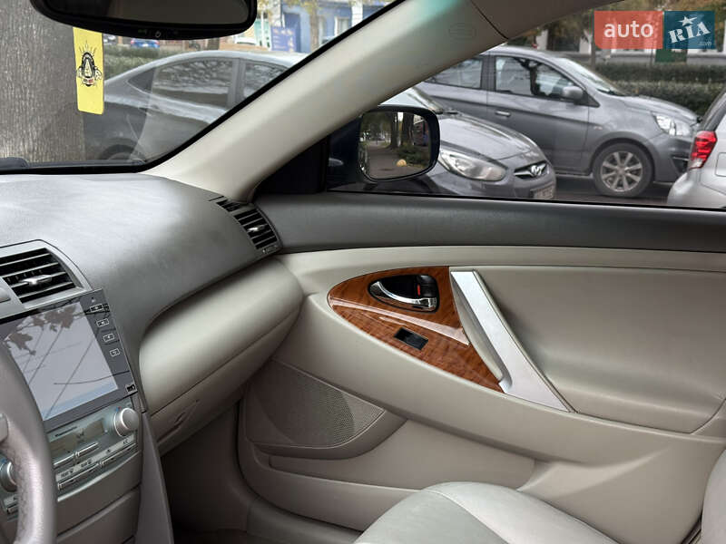 Седан Toyota Camry 2008 в Николаеве