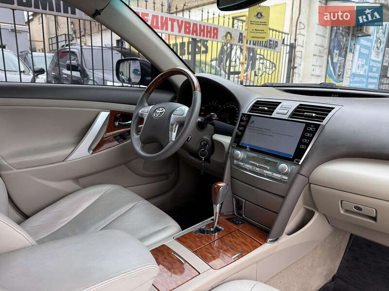 Седан Toyota Camry 2008 в Николаеве