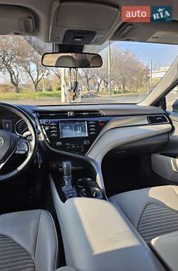 Седан Toyota Camry 2019 в Харькове