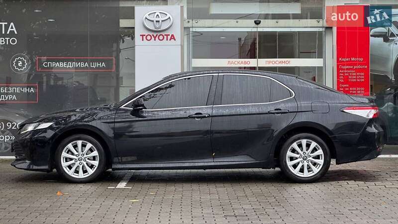 Седан Toyota Camry 2019 в Ужгороді