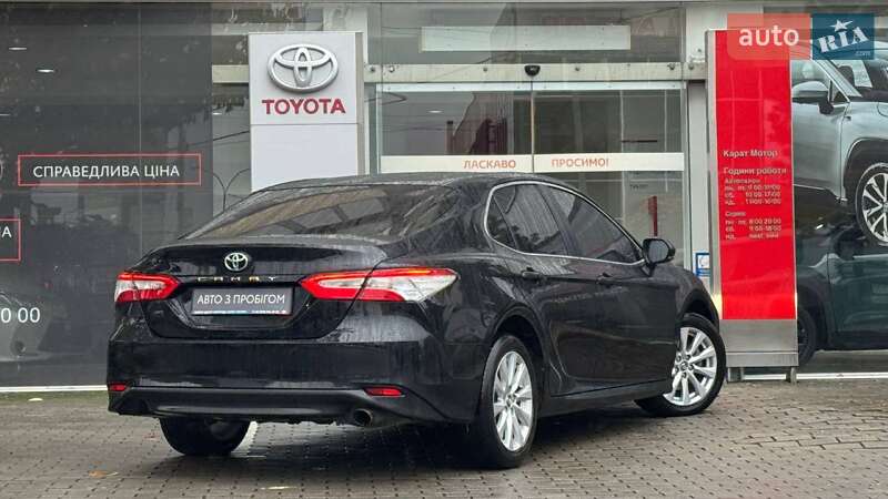 Седан Toyota Camry 2019 в Ужгороді