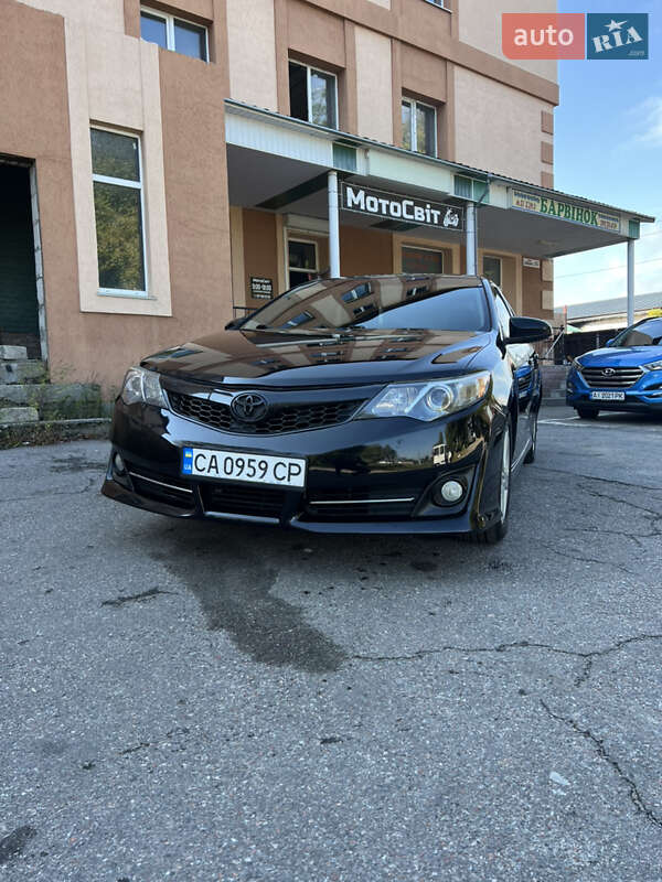 Седан Toyota Camry 2014 в Миронівці