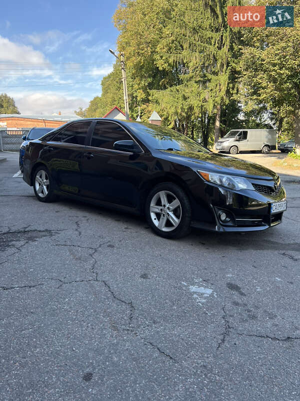 Седан Toyota Camry 2014 в Миронівці