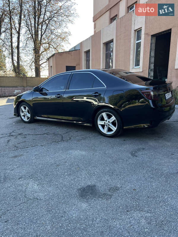 Седан Toyota Camry 2014 в Миронівці