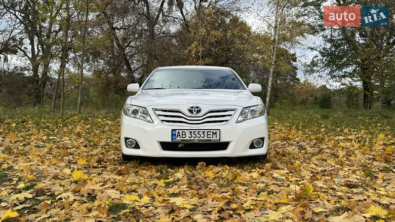 Седан Toyota Camry 2011 в Виннице