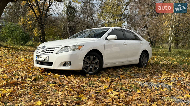 Седан Toyota Camry 2011 в Виннице