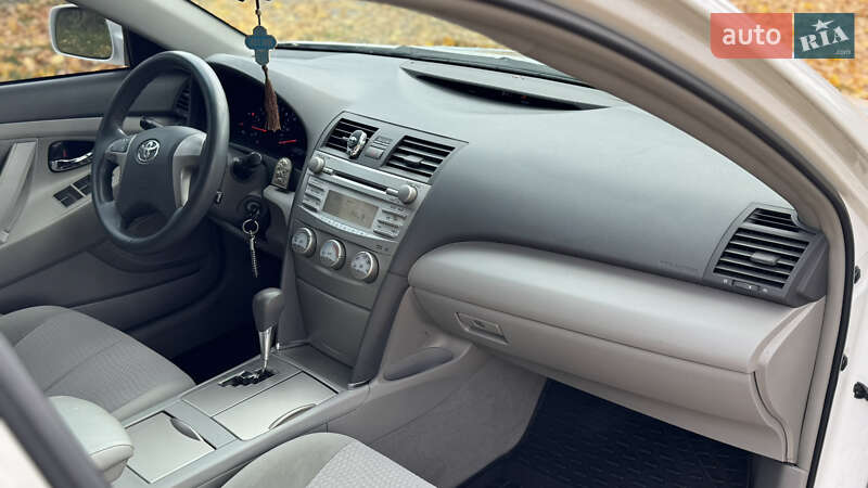 Седан Toyota Camry 2011 в Виннице