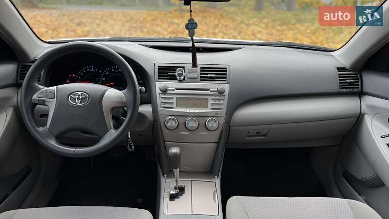 Седан Toyota Camry 2011 в Виннице