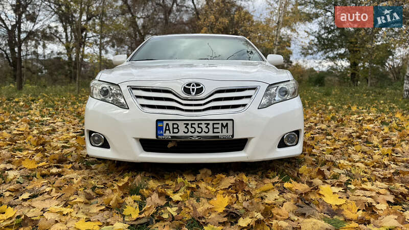 Седан Toyota Camry 2011 в Виннице