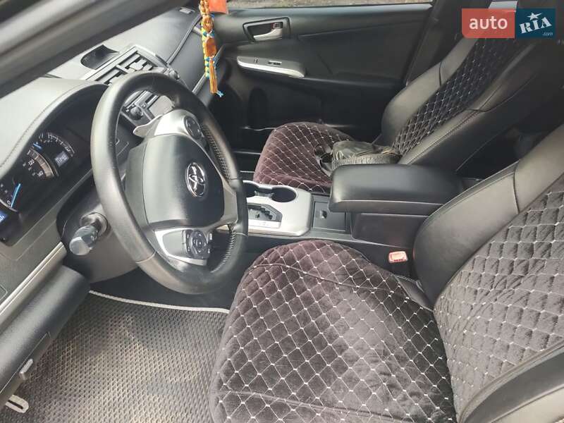 Седан Toyota Camry 2013 в Харкові