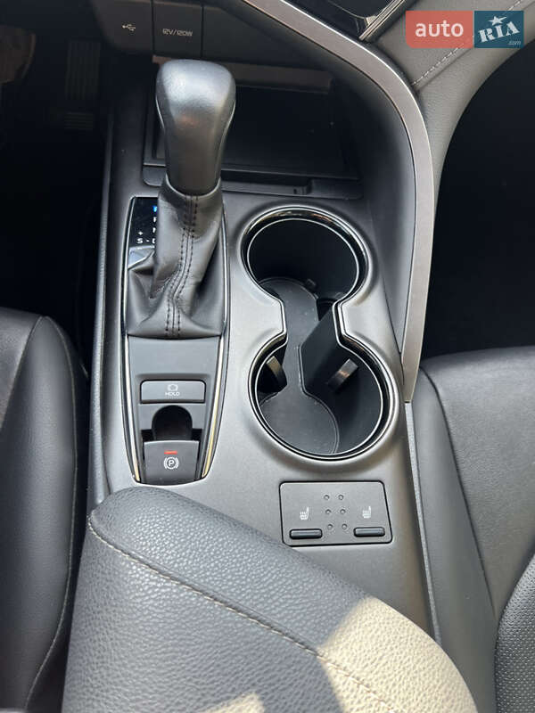 Седан Toyota Camry 2021 в Киеве фото 23 Седан Toyota Camry 2021 в Киеве