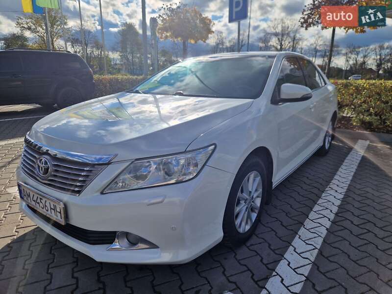 Седан Toyota Camry 2011 в Житомире