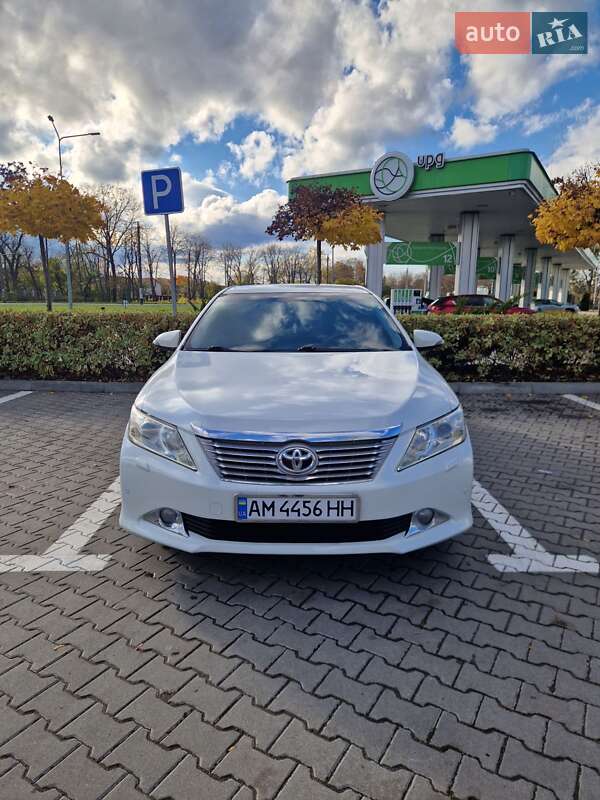 Седан Toyota Camry 2011 в Житомире