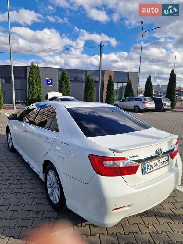 Седан Toyota Camry 2011 в Житомире