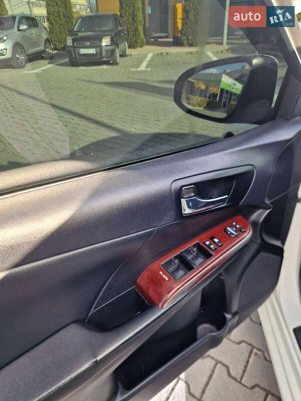 Седан Toyota Camry 2011 в Житомире