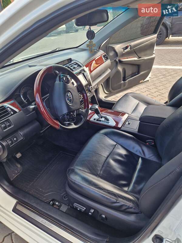 Седан Toyota Camry 2011 в Житомире