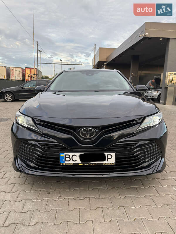Седан Toyota Camry 2019 в Жовкве
