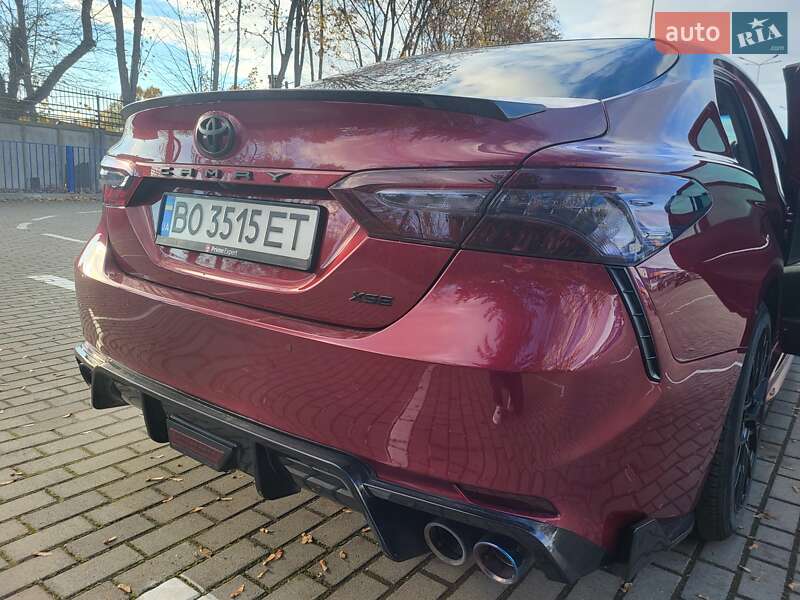 Седан Toyota Camry 2018 в Тернополе