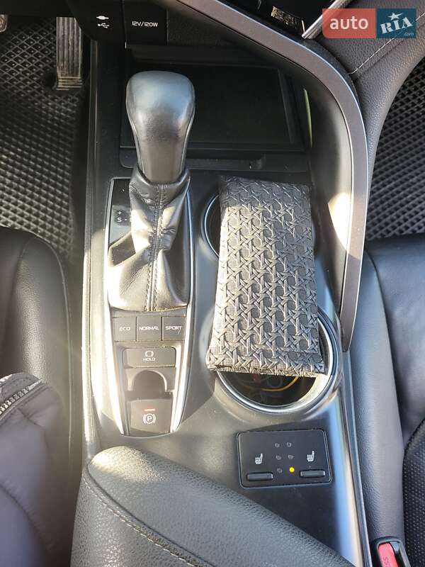 Седан Toyota Camry 2018 в Тернополе