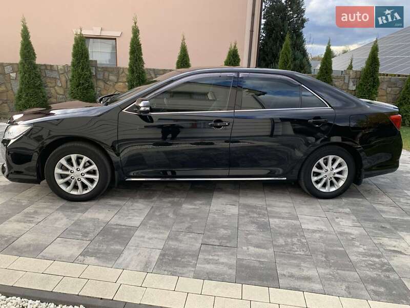 Седан Toyota Camry 2013 в Івано-Франківську