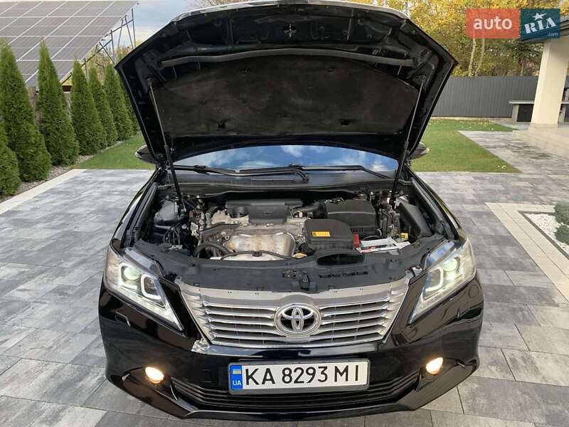 Седан Toyota Camry 2013 в Івано-Франківську