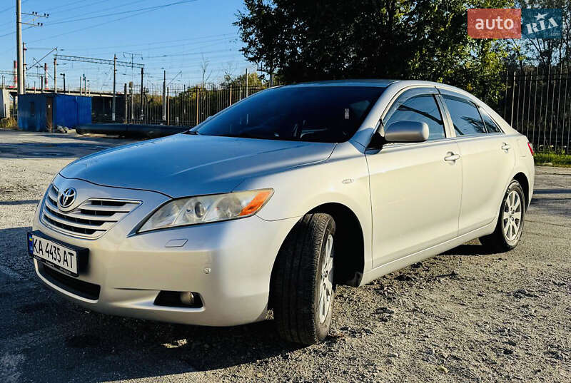 Седан Toyota Camry 2008 в Киеве