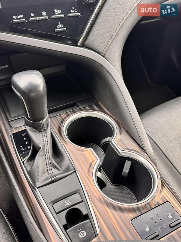 Седан Toyota Camry 2018 в Киеве фото 12 Седан Toyota Camry 2018 в Киеве
