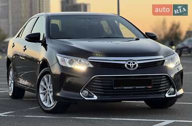 Седан Toyota Camry 2017 в Киеве