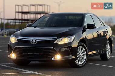 Седан Toyota Camry 2017 в Києві