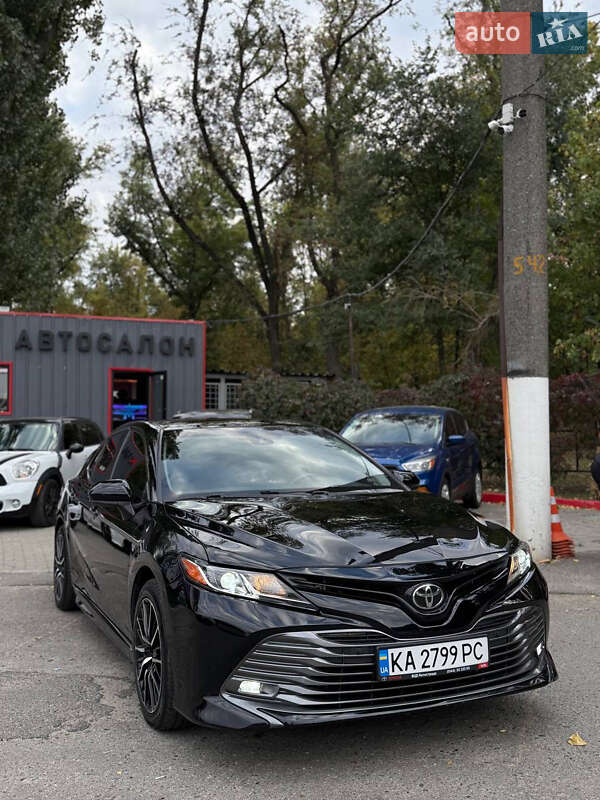 Седан Toyota Camry 2017 в Дніпрі