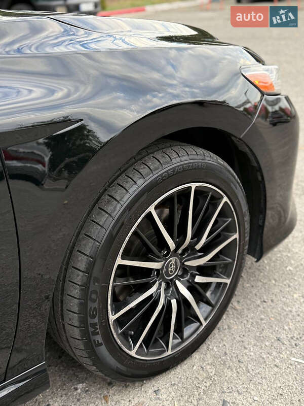 Седан Toyota Camry 2017 в Дніпрі