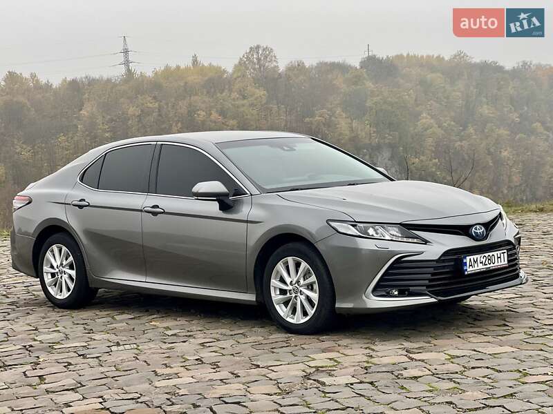 Седан Toyota Camry 2024 в Житомире