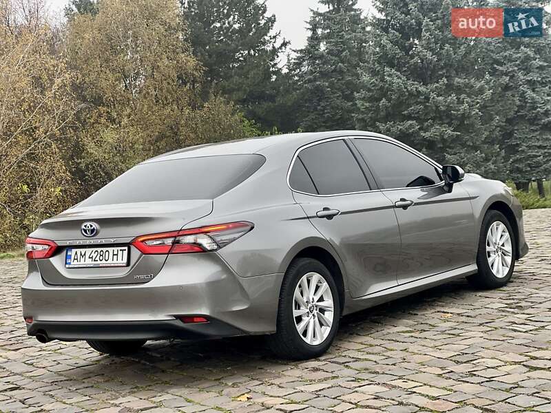 Седан Toyota Camry 2024 в Житомире