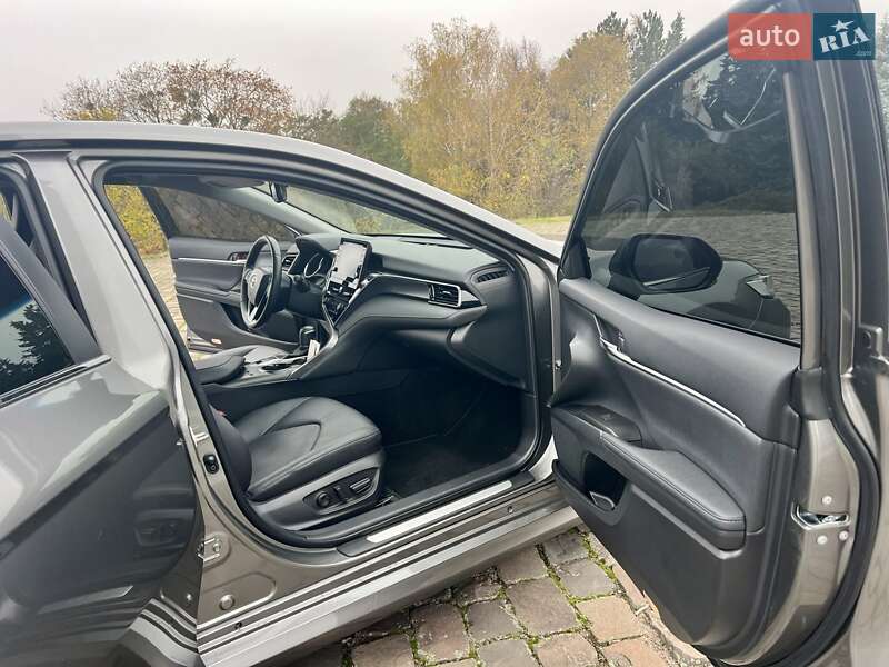 Седан Toyota Camry 2024 в Житомире