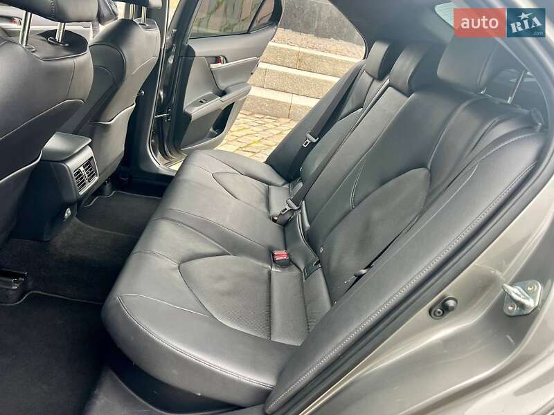 Седан Toyota Camry 2024 в Житомире