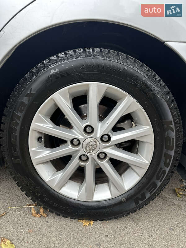 Седан Toyota Camry 2012 в Луцке