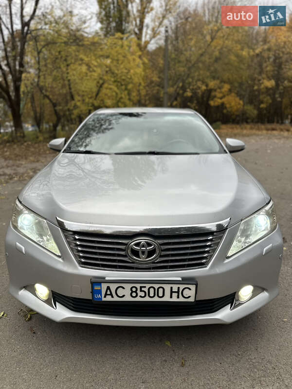 Седан Toyota Camry 2012 в Луцке