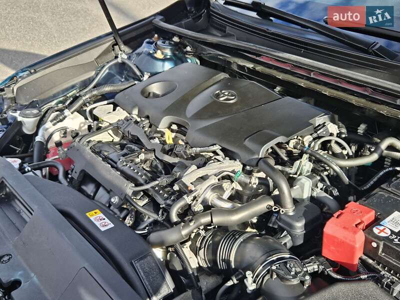 Седан Toyota Camry 2018 в Киеве