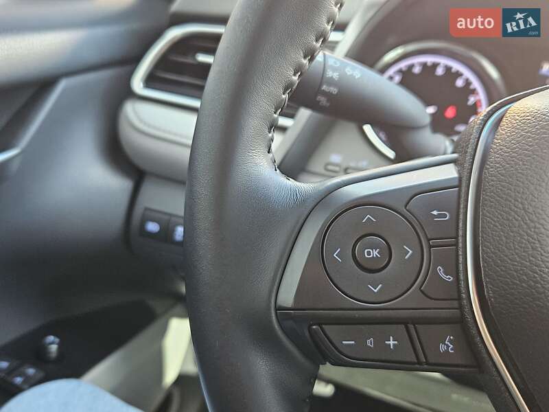 Седан Toyota Camry 2018 в Киеве