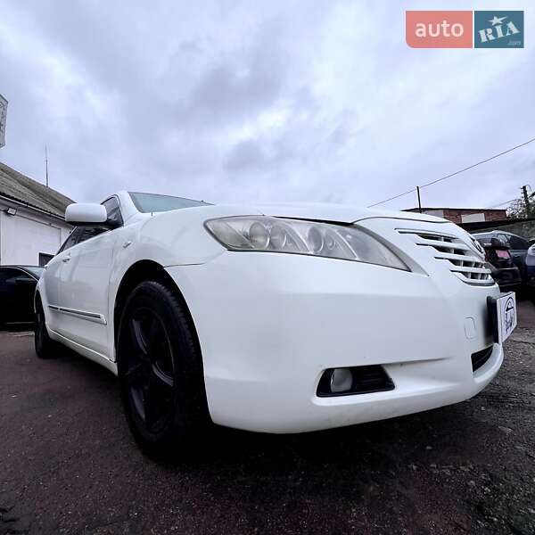 Седан Toyota Camry 2006 в Чернигове