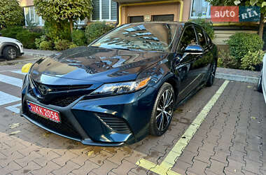 Седан Toyota Camry 2020 в Києві