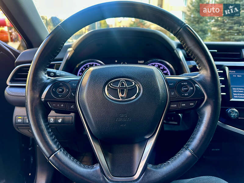 Седан Toyota Camry 2020 в Києві