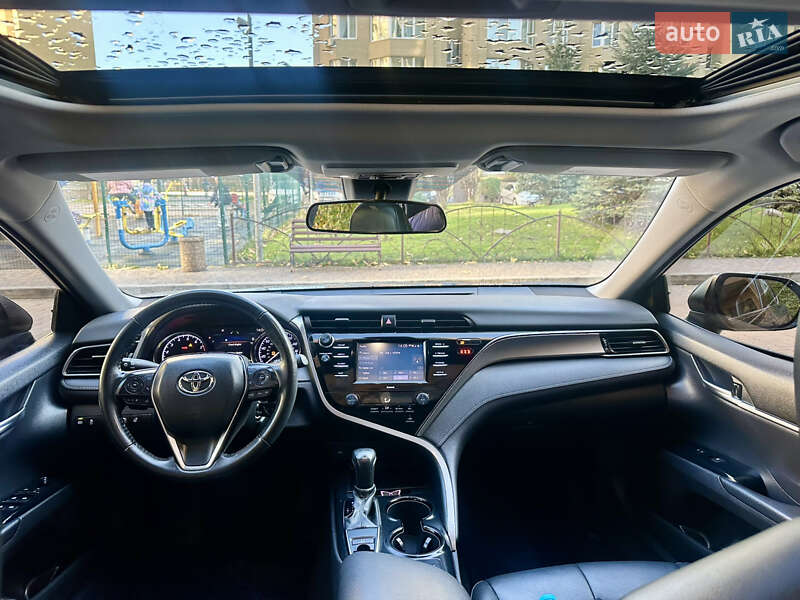Седан Toyota Camry 2020 в Києві