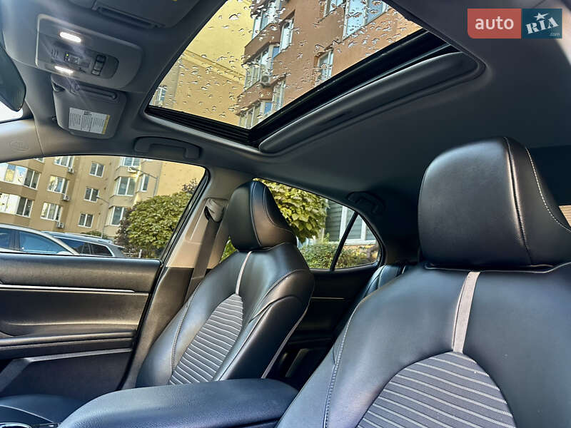 Седан Toyota Camry 2020 в Києві