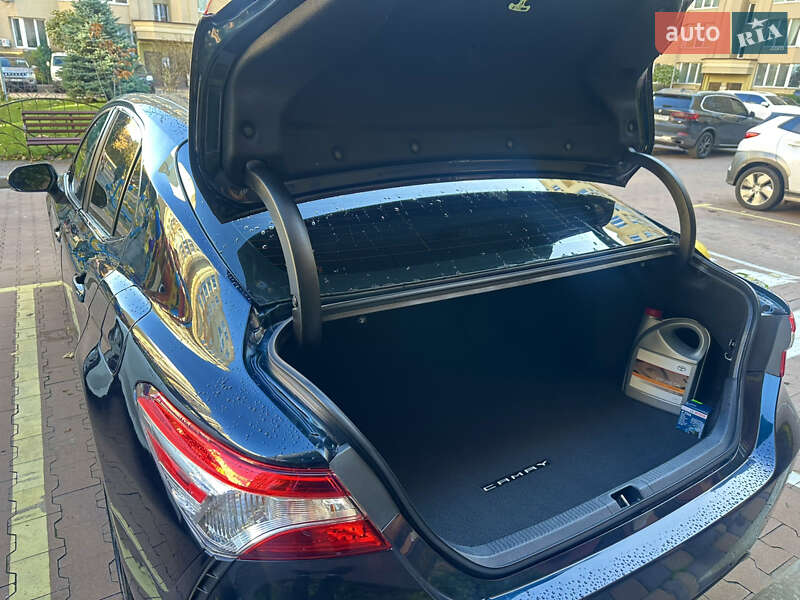 Седан Toyota Camry 2020 в Києві