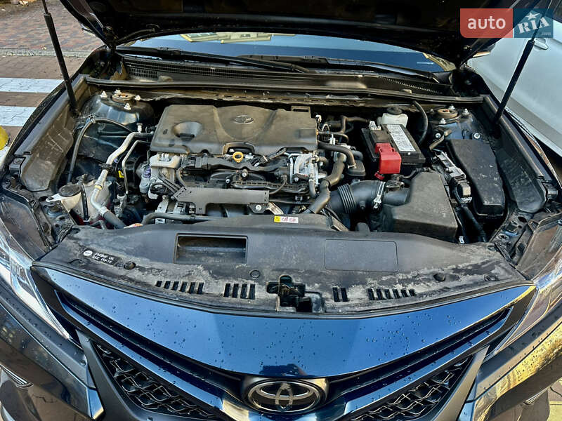 Седан Toyota Camry 2020 в Києві