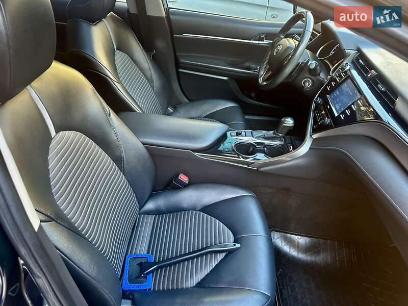 Седан Toyota Camry 2020 в Києві