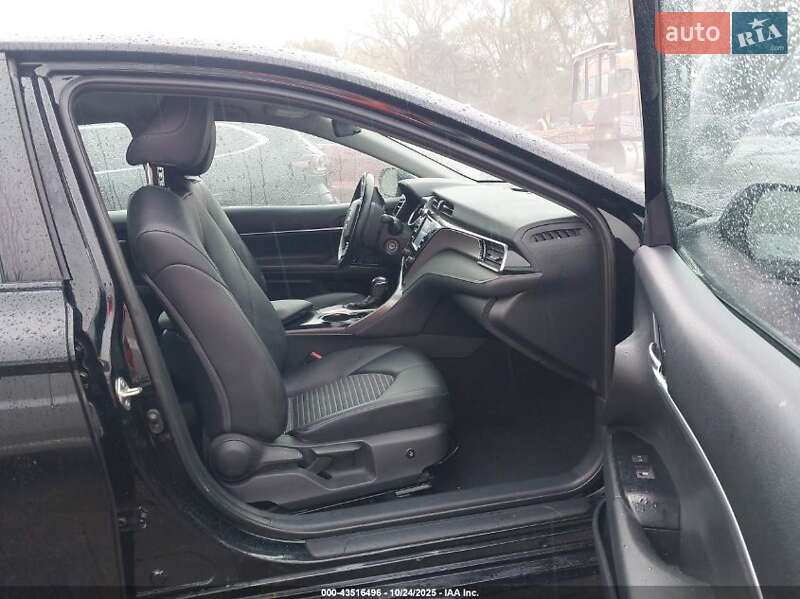 Седан Toyota Camry 2019 в Тернополе