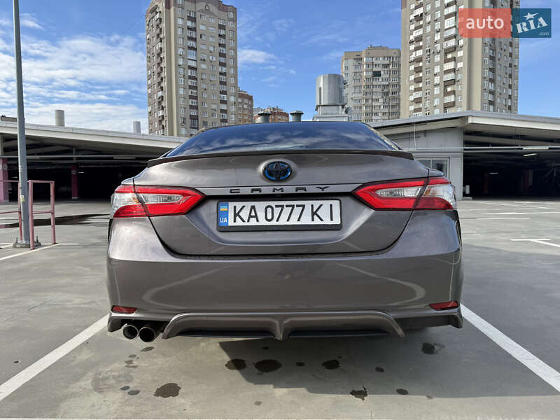 Седан Toyota Camry 2018 в Києві