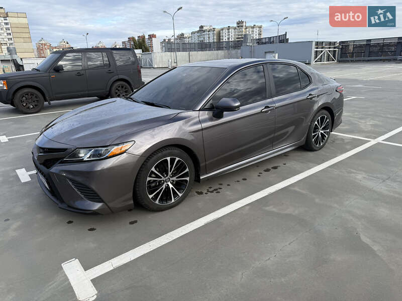 Седан Toyota Camry 2018 в Києві